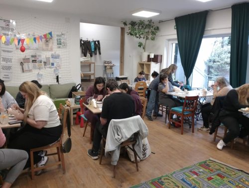 komunitní akce - malování hrnků